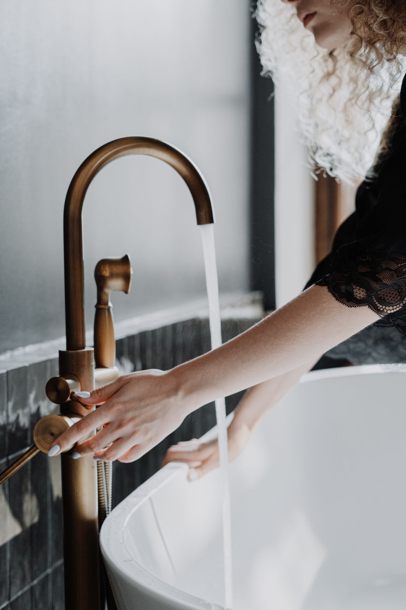 Bath filler